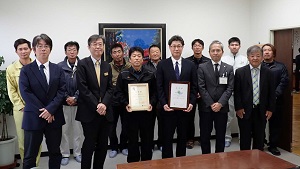 写真：2025年10月28日贈呈式写真(2)