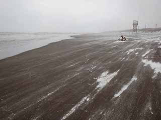 写真：雪が降ったあそびーち