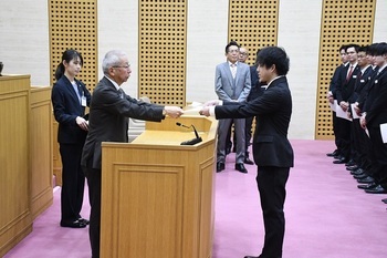 辞令交付式の写真2