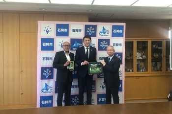 株式会社レバンガ北海道代表取締役社長 折茂武彦氏来庁写真