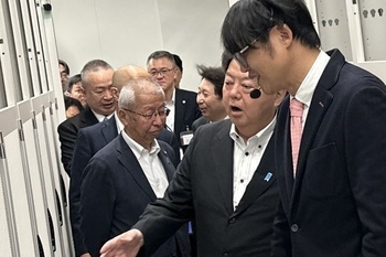 林芳正総務大臣視察写真