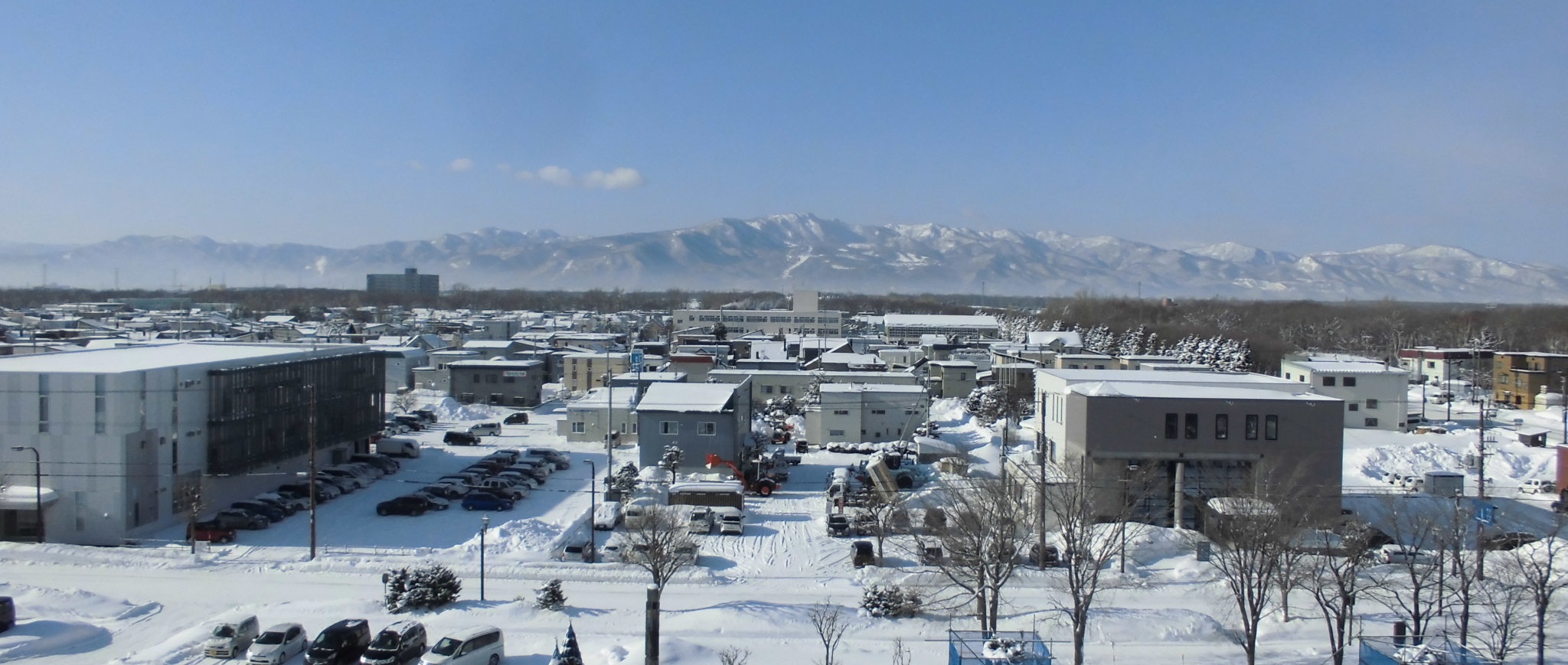 冬に市役所から見た住宅地写真
