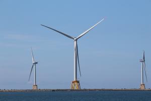 石狩湾新港で商業運転が始まった洋上風力発電所